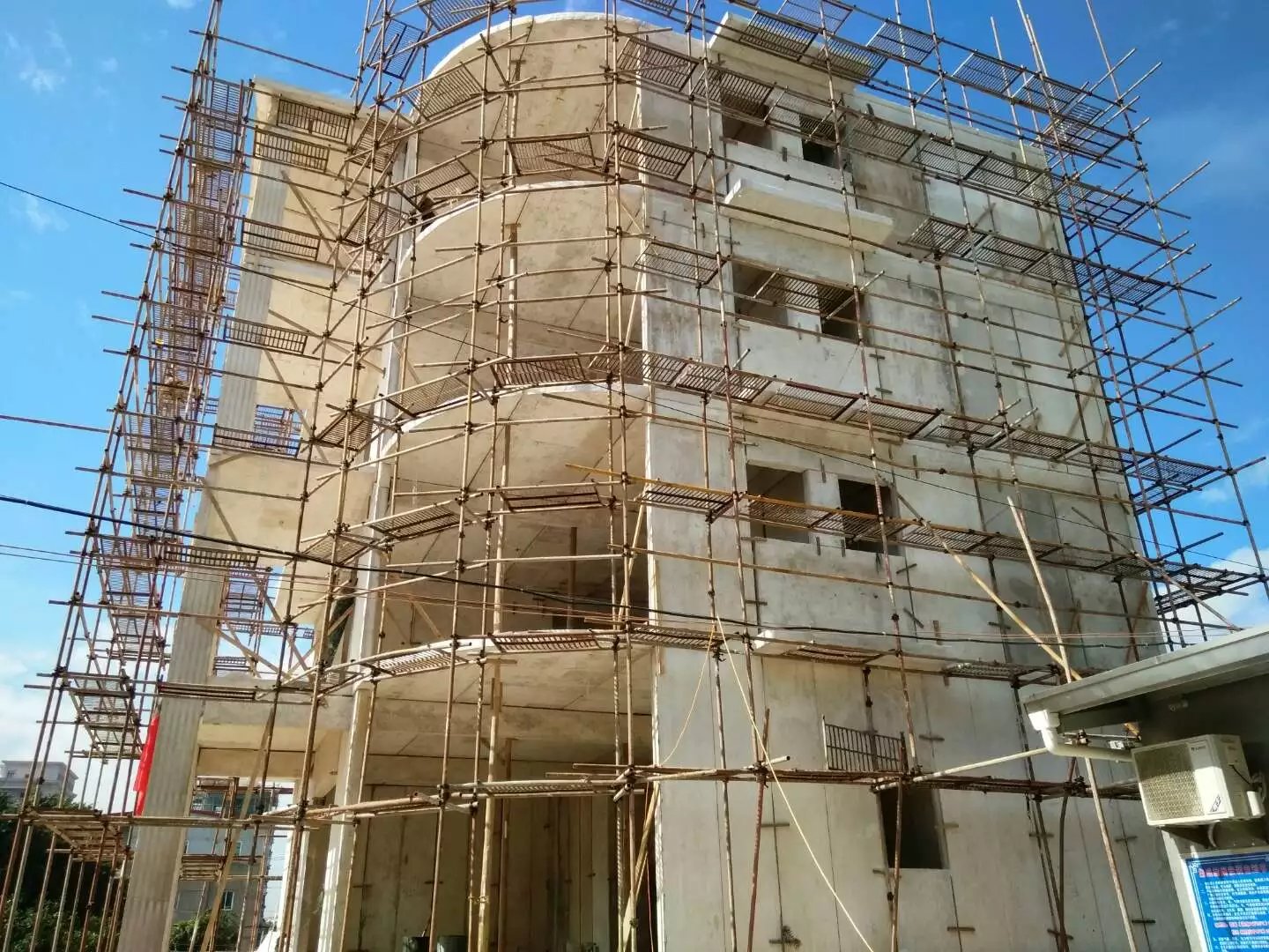 宁江星河绿色环保装配式建材在福建修建的五层别墅建筑